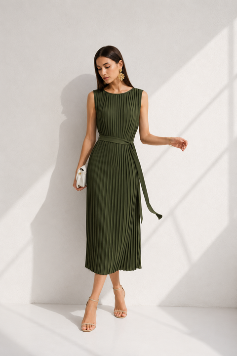 Robe droite verte plissée